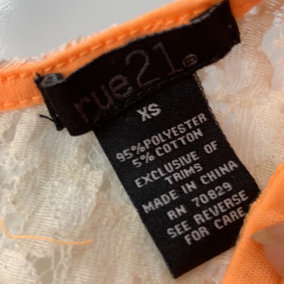 Rue 21 top - Picture 2 of 3